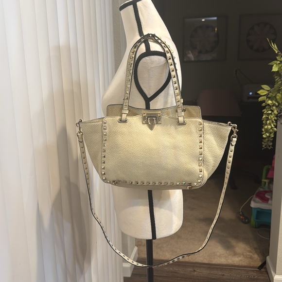 Authentic Valentino Garavani Rockstud pebbled leather bag - Picture 16 of 16